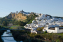 The wonderful town of Arcos de la Frontera is 10 mins away!